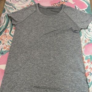lululemon athletica Gray Short Sleeve Tee